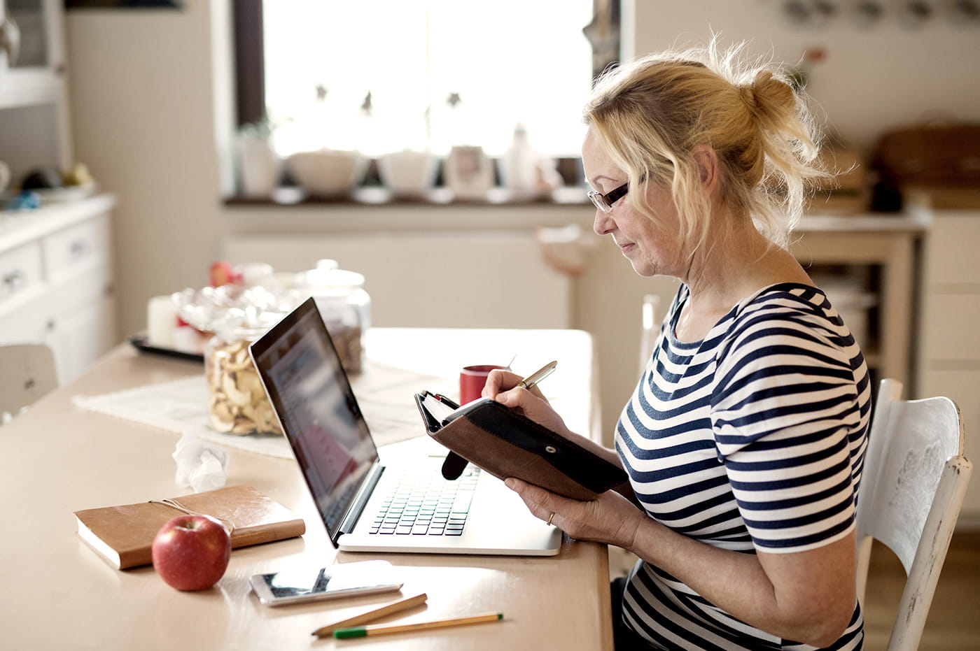 Women sitting at laptop.